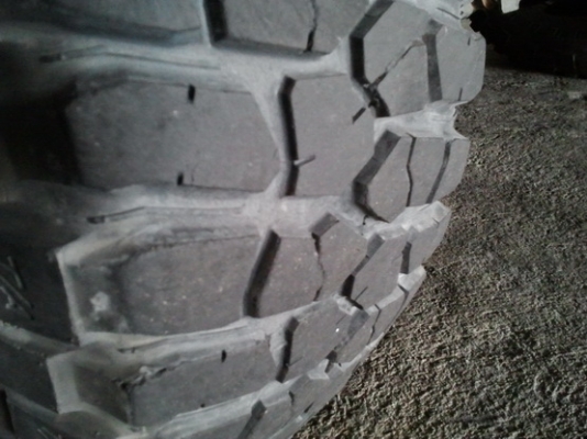 ขายยาง BF MUD KM2 ปี09 285 75 16 4เส้น11000บาท ขายยาง BF MUD KM2 ปี09 285 75 16 4เส้น11000บาท