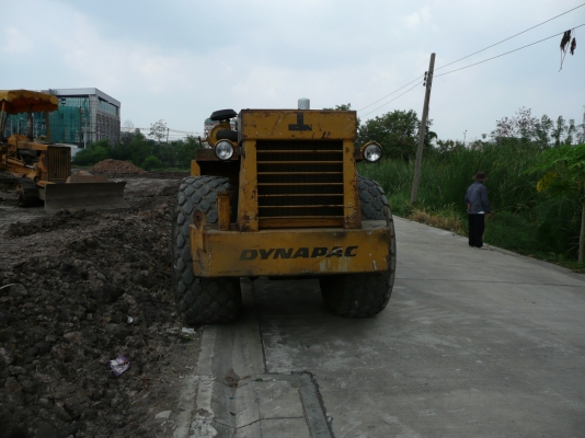 DYNAPAC CA25 10 ตันเพลาเดียว เครื่องแน่น ปั๊มแรง มีเล่มทะเบียน DYNAPAC CA25 10 ตันเพลาเดียว เครื่องแน่น ปั๊มแรง มีเล่มทะเบียน