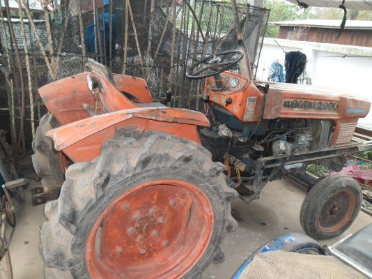 รถไถเล็กพร้อมอุปกรณ์