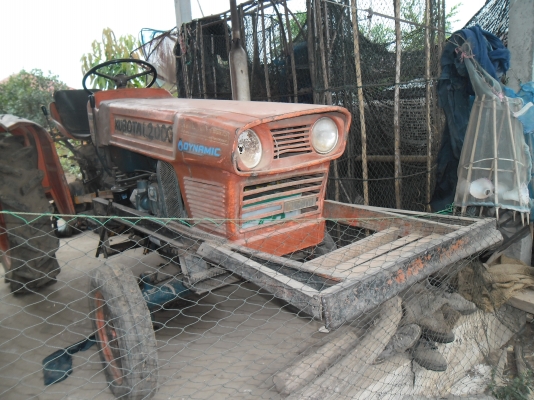 รถไถเล็กพร้อมอุปกรณ์