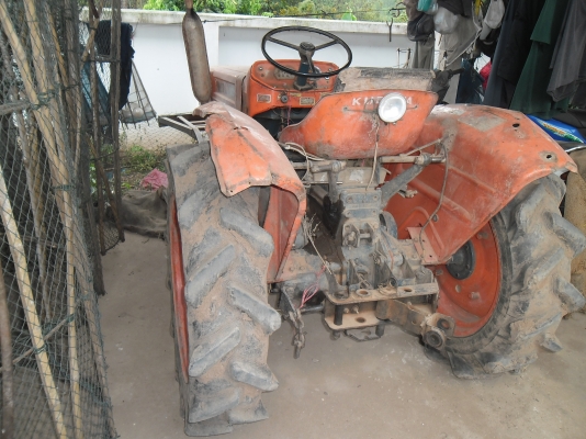 รถไถเล็กพร้อมอุปกรณ์