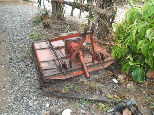 รถไถเล็กพร้อมอุปกรณ์