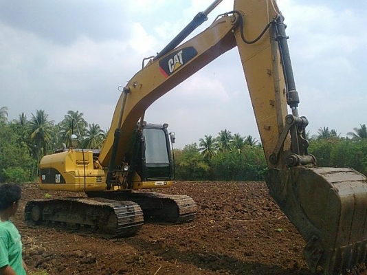 แบคโฮCAT 320D กระบอกดำ ใช้งาน1หมื่นช.มเศษ รถทำงานอยู่ แบคโฮCAT 320D กระบอกดำ ใช้งาน1หมื่นช.มเศษ รถทำงานอยู่