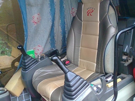 แบคโฮCAT 320D กระบอกดำ ใช้งาน1หมื่นช.มเศษ รถทำงานอยู่ แบคโฮCAT 320D กระบอกดำ ใช้งาน1หมื่นช.มเศษ รถทำงานอยู่