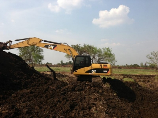 แบคโฮCAT 320D กระบอกดำ ใช้งาน1หมื่นช.มเศษ รถทำงานอยู่ แบคโฮCAT 320D กระบอกดำ ใช้งาน1หมื่นช.มเศษ รถทำงานอยู่
