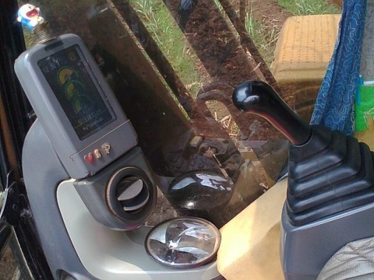 แบคโฮCAT 320D กระบอกดำ ใช้งาน1หมื่นช.มเศษ รถทำงานอยู่ แบคโฮCAT 320D กระบอกดำ ใช้งาน1หมื่นช.มเศษ รถทำงานอยู่