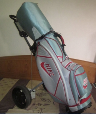 ขายถุงกอล์ฟ Nike พร้อมรถลากถุงกอล์ฟ รายละเอียดด้านในครับ