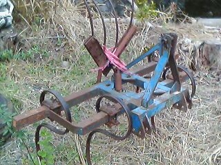 คราดสปริง พรวนดินร่องอ้อย ราคา 12000 คราดสปริง พรวนดินร่องอ้อย ราคา 12000