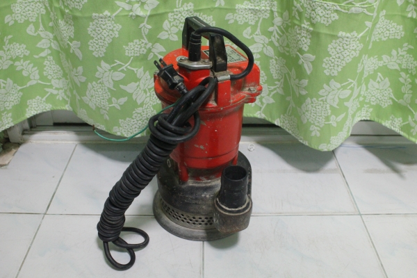 ปั๊มแช่( ไดโว่ ) ยี่ห้อ MIKI ท่อ 40mm. สภาพดีพร้อมใช้งานครับ