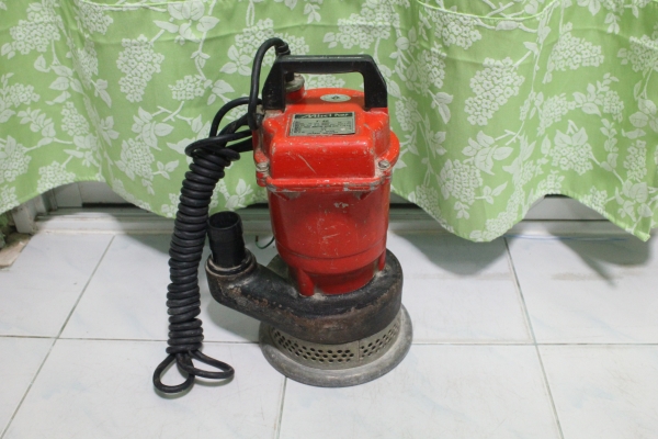 ปั๊มแช่( ไดโว่ ) ยี่ห้อ MIKI ท่อ 40mm. สภาพดีพร้อมใช้งานครับ