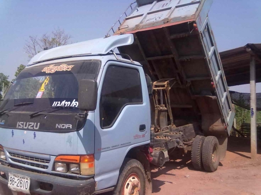 NQR หกล้อดั้มสามมิตร คัชชีใหญ่ทั้งเส้น 115แรงม้า ปี43 Fหน้า Fหลัง แอร์เย็น ภายในสวย