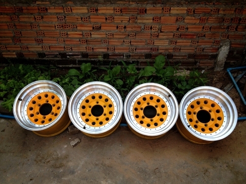 ขายล้อหยดน้ำขอบ 15x8.5 ออฟ-27 ใส่ 6 รู สีเหลืองแหล่มๆ *8500 บาทครับ ขายล้อหยดน้ำขอบ 15x8.5 ออฟ-27 ใส่ 6 รู สีเหลืองแหล่มๆ *8500 บาทครับ