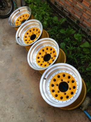 ขายล้อหยดน้ำขอบ 15x8.5 ออฟ-27 ใส่ 6 รู สีเหลืองแหล่มๆ *8500 บาทครับ ขายล้อหยดน้ำขอบ 15x8.5 ออฟ-27 ใส่ 6 รู สีเหลืองแหล่มๆ *8500 บาทครับ
