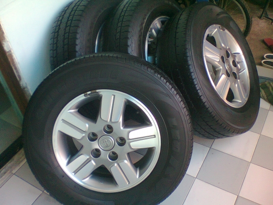 ขายล้อแม็กVIGOพร้อมยาง4วงถูกๆ