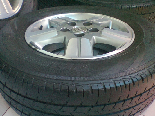 ขายล้อแม็กVIGOพร้อมยาง4วงถูกๆ