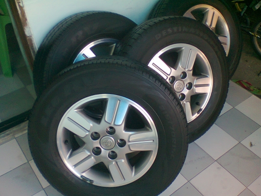 ขายล้อแม็กVIGOพร้อมยาง4วงถูกๆ