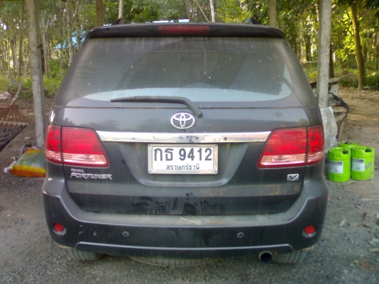 รถยนต์ Toyota Fortuner ตัว V