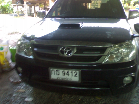 รถยนต์ Toyota Fortuner ตัว V