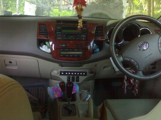 รถยนต์ Toyota Fortuner ตัว V