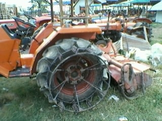 มาแล้ว KUBOTA L1-26 คุณภาพเยี่ยม พร้อมโรตารี ล้อเหล็ก ไม่เคยติดใบมีมาก่อน มาแล้ว KUBOTA L1-26 คุณภาพเยี่ยม พร้อมโรตารี ล้อเหล็ก ไม่เคยติดใบมีมาก่อน