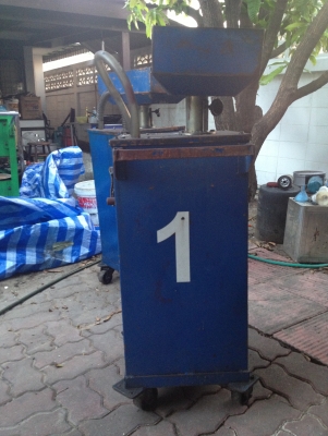 รายละเอียด ขายหมดแล้วขอบคุณพี่เสือครับ ขายถังรองถ่ายน้ำมันเครื่องสำหรับใช้กับฮอยท์ยกรถ(ลิฟท์ยกรถ) มี2ตัว ราคาตัวละ2000 โทร0817113399 อยู่กรุงเทพ อ่อนนุช ศรีนครินทร์ ใกล้ซีคอน เหลือตัวเดียวแล้วคับ