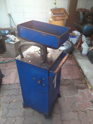 รายละเอียด ขายหมดแล้วขอบคุณพี่เสือครับ ขายถังรองถ่ายน้ำมันเครื่องสำหรับใช้กับฮอยท์ยกรถ(ลิฟท์ยกรถ) มี2ตัว ราคาตัวละ2000 โทร0817113399 อยู่กรุงเทพ อ่อนนุช ศรีนครินทร์ ใกล้ซีคอน เหลือตัวเดียวแล้วคับ