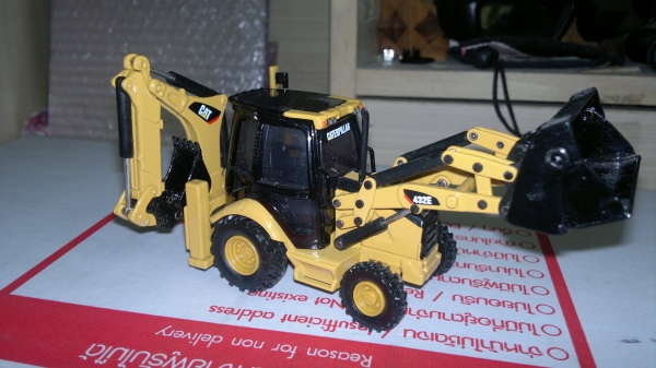 โมเดล catterpillar รุ่นต่างๆคับสนจัยรุ่นไหนสอบถามได้ ว่างรับสาย 24 ชม