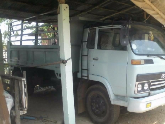 ISUZU JCM 175 HP 6BG1 หกล้อดั๊มพ์ กระบะดั๊มพ์เหล็ก 6 ตันยาว 3.80 เมตร ช่วงล่างใหญ่ ยาง 9.00 ขอบ 20" สภาพดี เครื่องแรงดีไม่เยิ้ม หัวเก๋งบางเดิมภายในคอนโซลสวยครบ พวงมาลัยเพาเวอร์ ยางสภาพดี 6 เส้นประมาณ 70\% พร้อมบรรทุกพร้อมใช้งาน เอกสารทะเบียนภาษีครบพร้