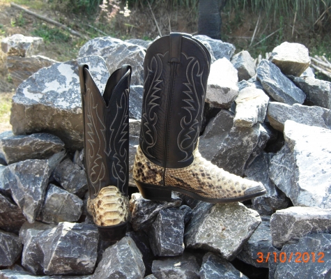 รองเท้าคาวบอยหนังงูแท้ Cowboy Boots Python Snake size 81/2" รองเท้าคาวบอยหนังงูแท้ Cowboy Boots Python Snake size 81/2"