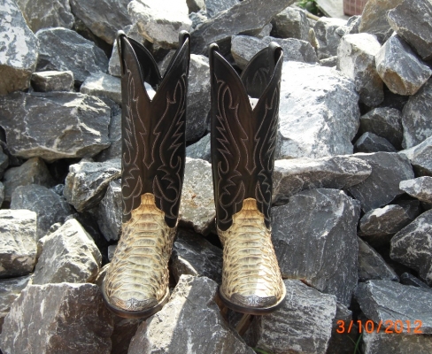 รองเท้าคาวบอยหนังงูแท้ Cowboy Boots Python Snake size 81/2" รองเท้าคาวบอยหนังงูแท้ Cowboy Boots Python Snake size 81/2"
