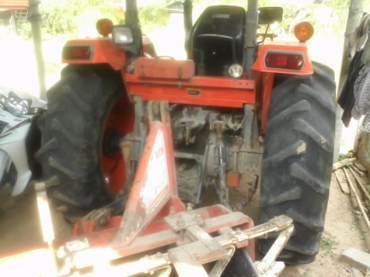 KUBOTA M5000 SU - 4WD 2 เพลา ใช้งาน 3,500 ชม. อุปกรณ์มีให้ครบครัน มีโรตารี่ ใบมีดดันหน้า ผานพรวนดิน 6 สภาพดีทั้งคันไม่มีช้ำเลย ช่วงล่างระบบการทำงานไม่มีแตกไม่มีรั่ว ยางสภาพดีหน้าหลังประมาณ 70\% พร้อมทำงานได้เลย เอกสารเล่มทะเบียนครบไม่ขาดพร้อมโอน ราคาต่อรอง