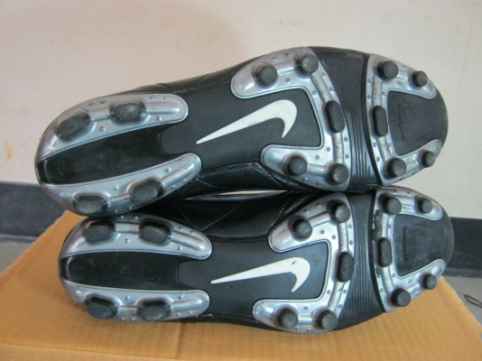+++++แท้100\% รองเท้าฟุตบอล Nike Tiempo สภาพดี +++++ +++++แท้100\% รองเท้าฟุตบอล Nike Tiempo สภาพดี +++++