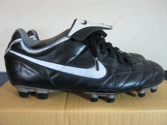 +++++แท้100\% รองเท้าฟุตบอล Nike Tiempo สภาพดี +++++ +++++แท้100\% รองเท้าฟุตบอล Nike Tiempo สภาพดี +++++