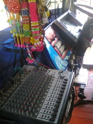 ขายรถบัสพัดลม12เมตรหรือแลกเทเลอร์สิบล้อหางปลา ขายรถบัสพัดลม12เมตรหรือแลกเทเลอร์สิบล้อหางปลา