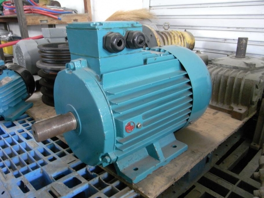 ขายมอเตอร์ 5 HP. 900 RPM. สภาพใหม่มาก พร้อมใช้งานรับประกันคุณภาพ