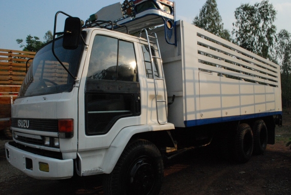 รถบรรทุก 10 ล้อ เพลาเดียว