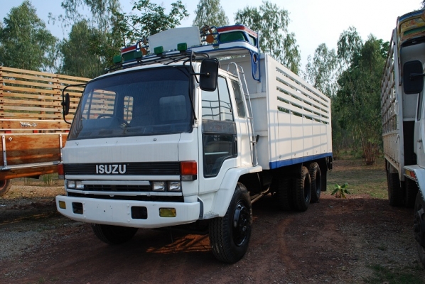 รถบรรทุก 10 ล้อ เพลาเดียว