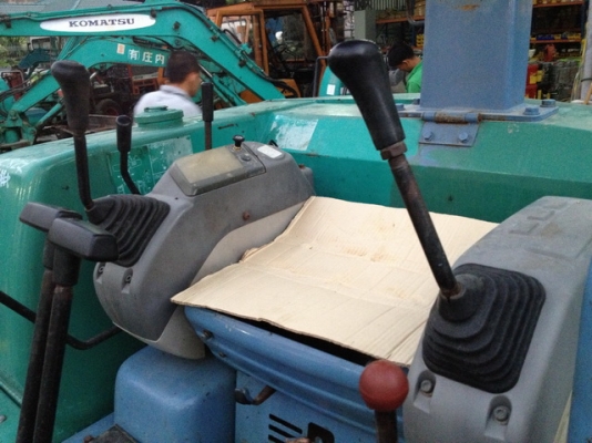 PC30-7 R และ PC20-7 E แมคโคนำเข้าสภาพดี เปลี่ยนแทรคเหล็กใหม่