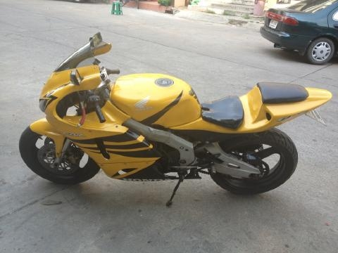 ขาย CBR 400cc ปี 89 ทะเบียนแท้พร้อมชุดโอน ราคา 79000 สนใจติดต่อ โจ 084-5698117