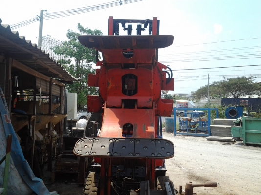 toyota รุ่น 4  ยกได้2 ตัน  สูง 3เมตร เบนซิน สภาพดีมาก