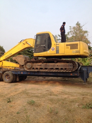 ขายด่วน KOMATSU PC200-6สภาพพร้อมใช้งาน เครื่องปั้มดี เอวแน่น โซ่ช่วงล่างสวย รถทำงานปกติไม่โหลด ไฟฟ้าอยู่ ขาดหน้าจอ เอกสารเล่มทะเบียน