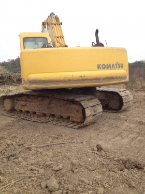 ขายด่วน KOMATSU PC200-6สภาพพร้อมใช้งาน เครื่องปั้มดี เอวแน่น โซ่ช่วงล่างสวย รถทำงานปกติไม่โหลด ไฟฟ้าอยู่ ขาดหน้าจอ เอกสารเล่มทะเบียน