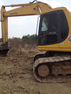 ขายด่วน KOMATSU PC200-6สภาพพร้อมใช้งาน เครื่องปั้มดี เอวแน่น โซ่ช่วงล่างสวย รถทำงานปกติไม่โหลด ไฟฟ้าอยู่ ขาดหน้าจอ เอกสารเล่มทะเบียน
