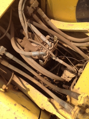 ขายด่วน KOMATSU PC200-6สภาพพร้อมใช้งาน เครื่องปั้มดี เอวแน่น โซ่ช่วงล่างสวย รถทำงานปกติไม่โหลด ไฟฟ้าอยู่ ขาดหน้าจอ เอกสารเล่มทะเบียน