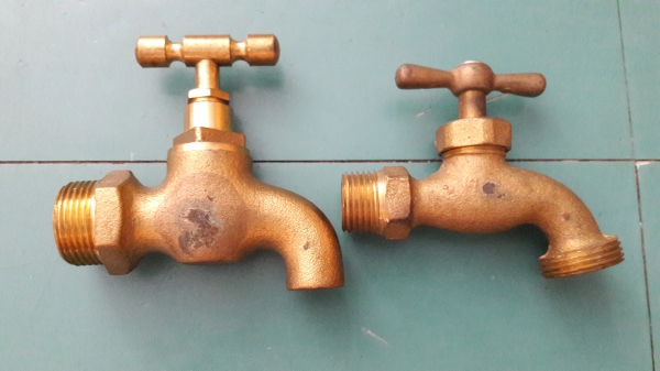 ขายหัวก๊อกน้ำทองเหลืองแพ็คคู่2ขนาด งานใหม่เก่าเก็บ