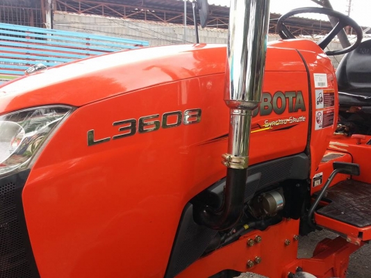 คูโบต้า L3608 4 WD ติดใบมีดดันหน้าใหม่ ผาน 5 ตราช้าง ทำงาน 708 ชั่วโมง เล่มทะเบียนพร้อม