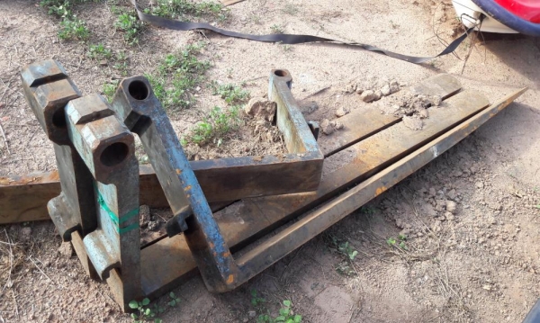 ขาย งา โฟล์คลิฟต์ งารถยก ขนาด 4-6 ตัน ยาว 2.2 เมตร เก่าญี่ปุ่นแท้ เพิ่งออกจากตู้เลยครับ