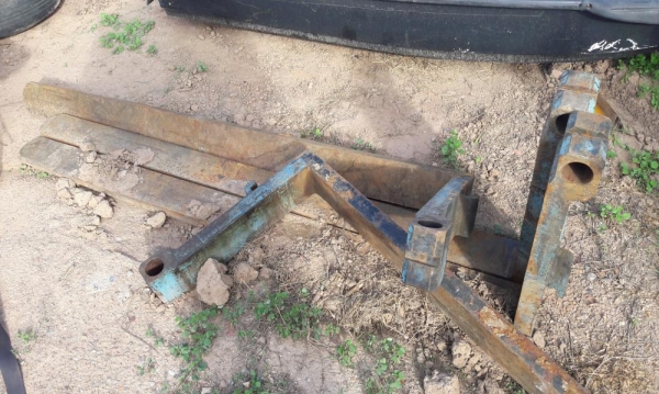 ขาย งา โฟล์คลิฟต์ งารถยก ขนาด 4-6 ตัน ยาว 2.2 เมตร เก่าญี่ปุ่นแท้ เพิ่งออกจากตู้เลยครับ