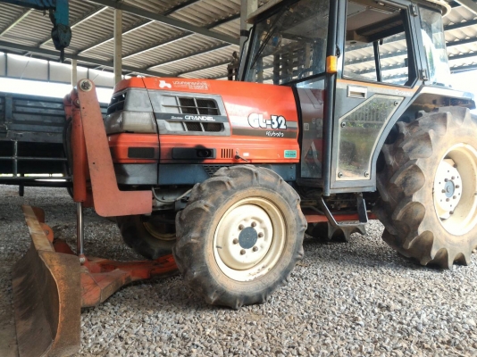 ขายรถไถ KUBOTA GL32 พร้อมดันหน้า ราคา 145,000 อ.แกลง ะยอง สนใจสอบถามได้ครับ  DC Tractor Rayong  0818618678,0899347475 id line=0818618678 id line=0899347475