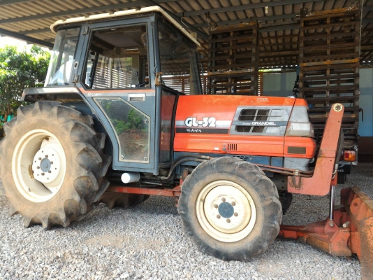 ขายรถไถ KUBOTA GL32 พร้อมดันหน้า ราคา 145,000 อ.แกลง ะยอง สนใจสอบถามได้ครับ  DC Tractor Rayong  0818618678,0899347475 id line=0818618678 id line=0899347475